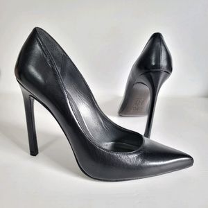 Stuart Weitzman womens black pumps
